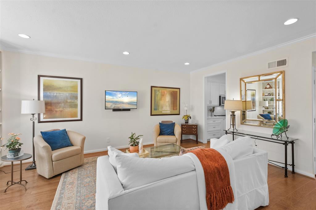 7413 Brompton Street