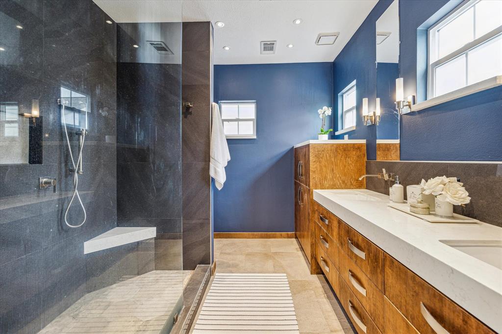 3011 Houston Avenue Unit: C