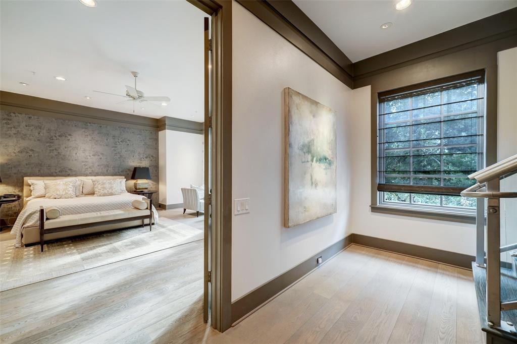 1743 Sunset Boulevard