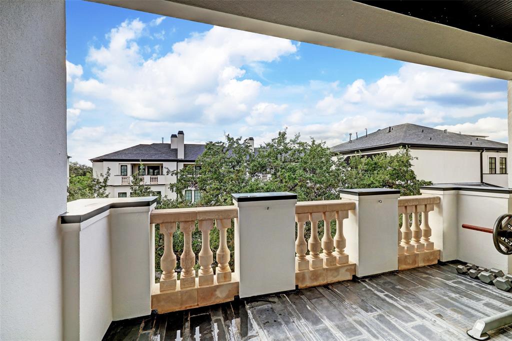 1743 Sunset Boulevard