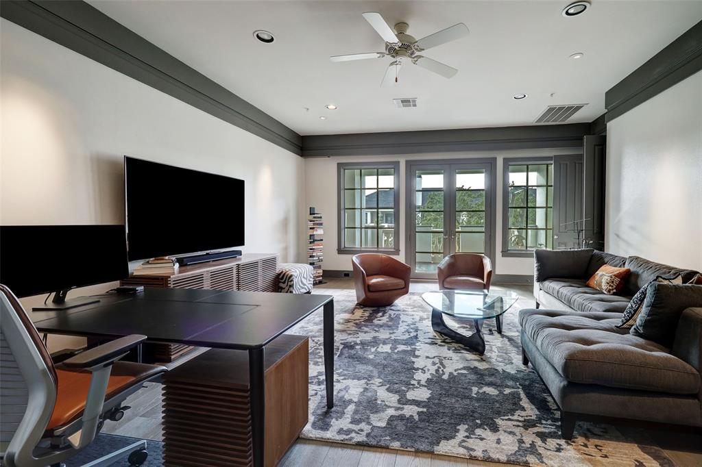 1743 Sunset Boulevard