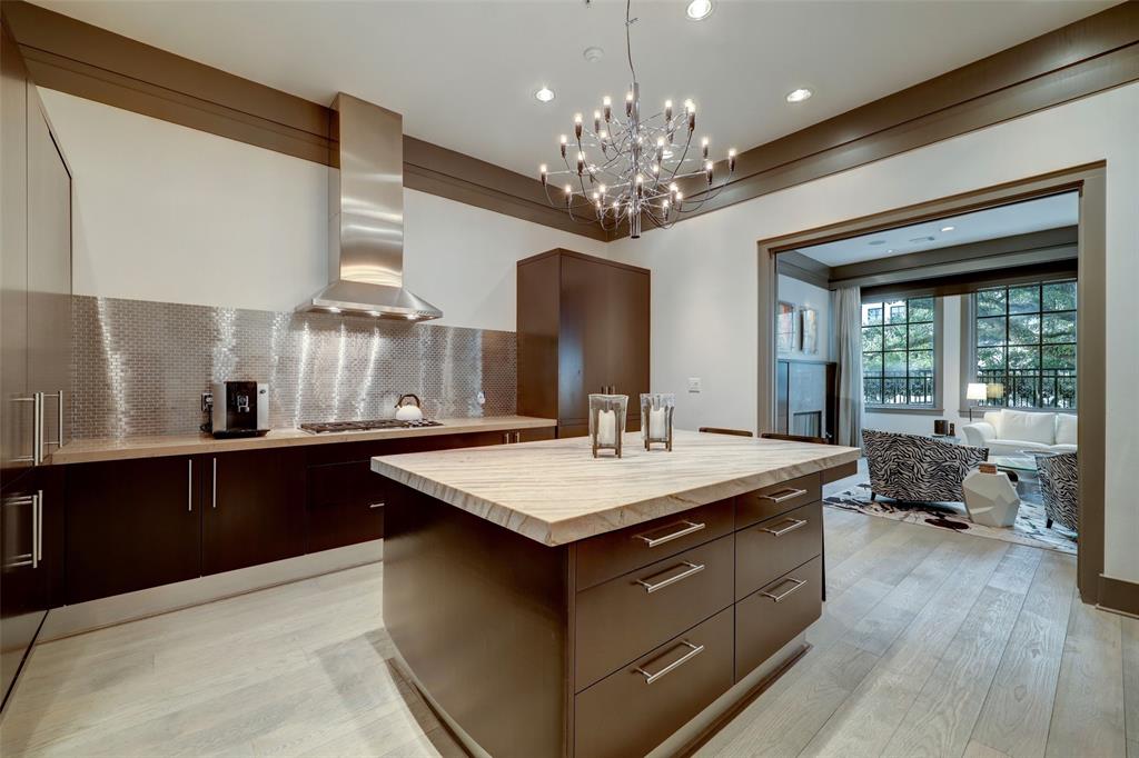 1743 Sunset Boulevard