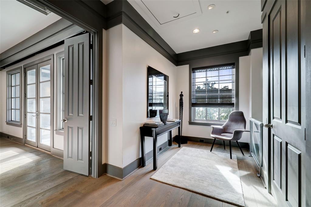 1743 Sunset Boulevard