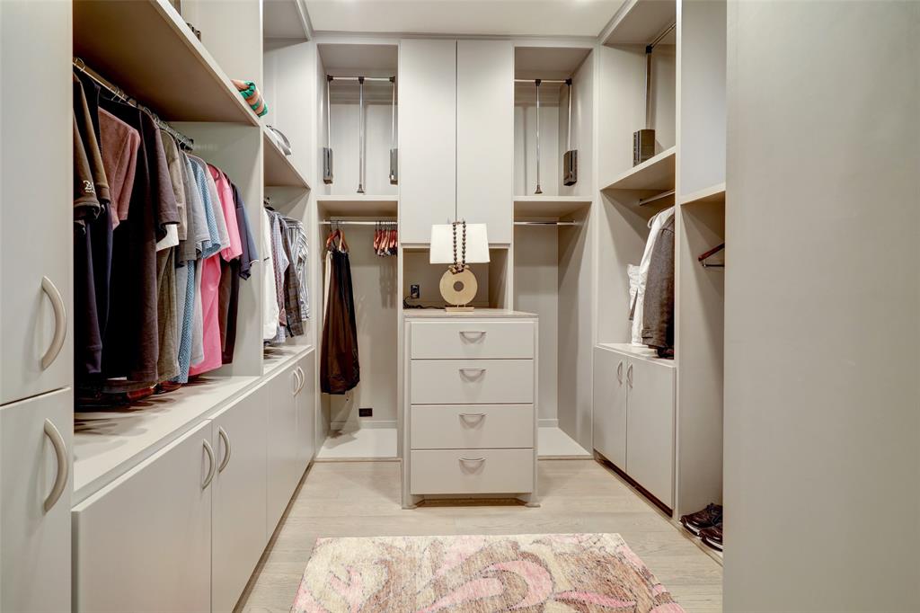 1743 Sunset Boulevard