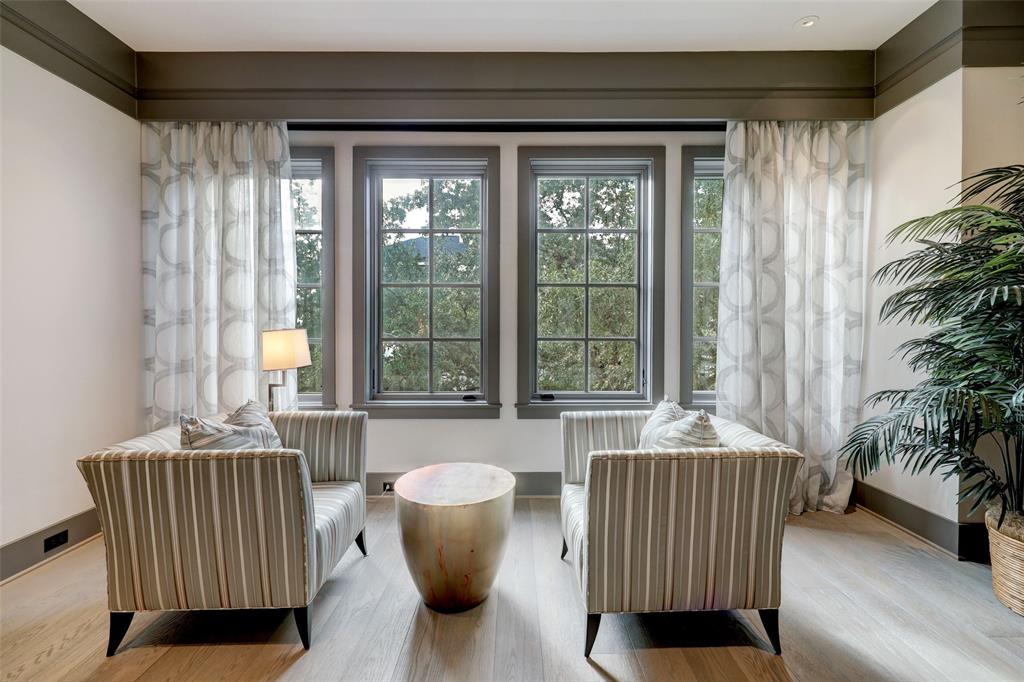 1743 Sunset Boulevard