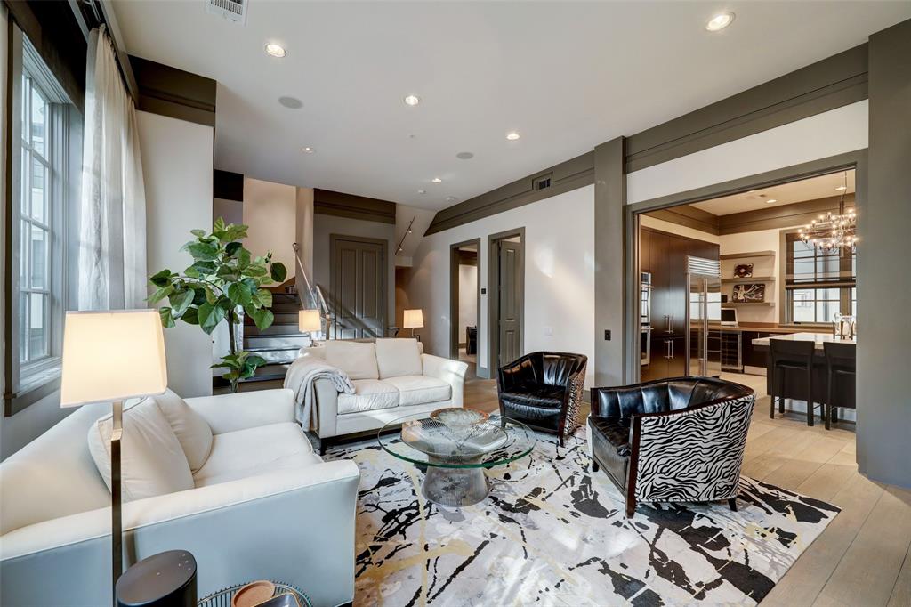 1743 Sunset Boulevard