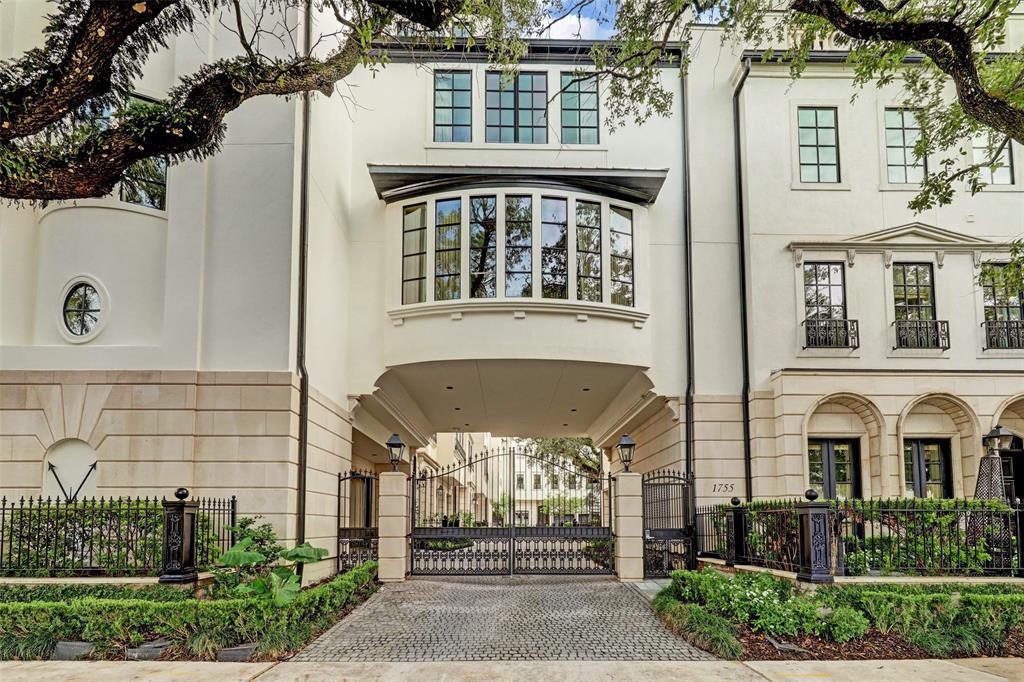 1743 Sunset Boulevard