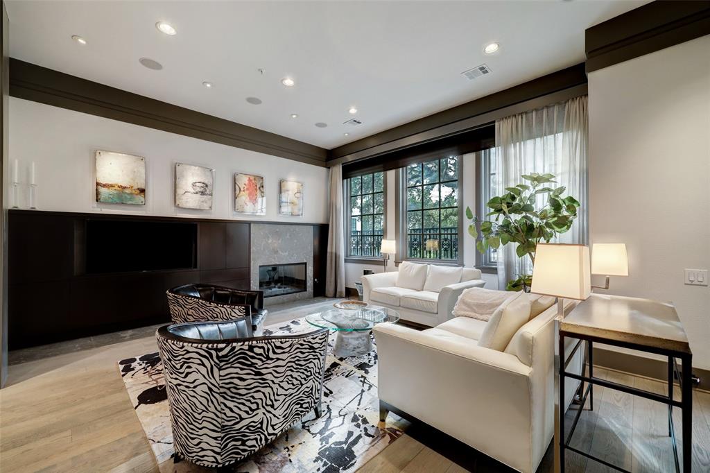 1743 Sunset Boulevard