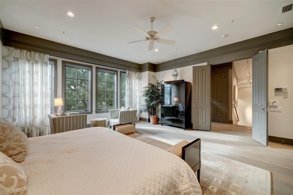 1743 Sunset Boulevard