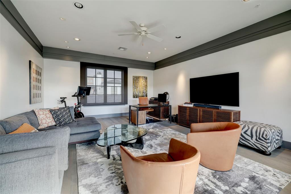 1743 Sunset Boulevard