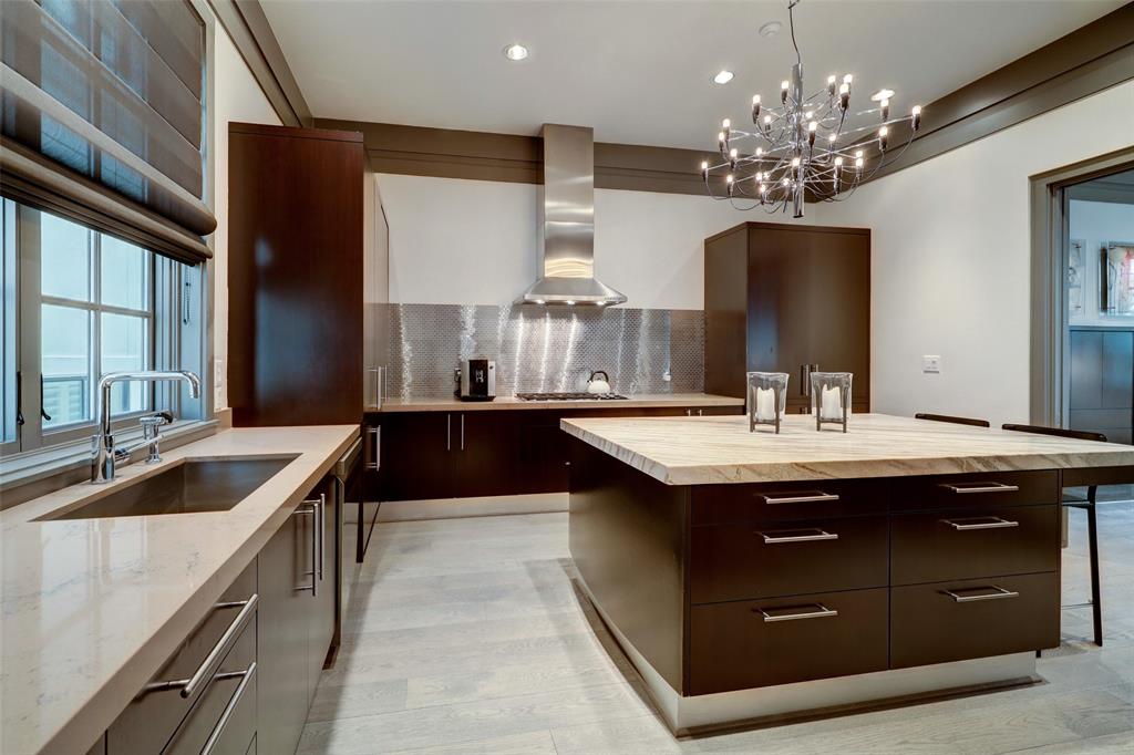 1743 Sunset Boulevard