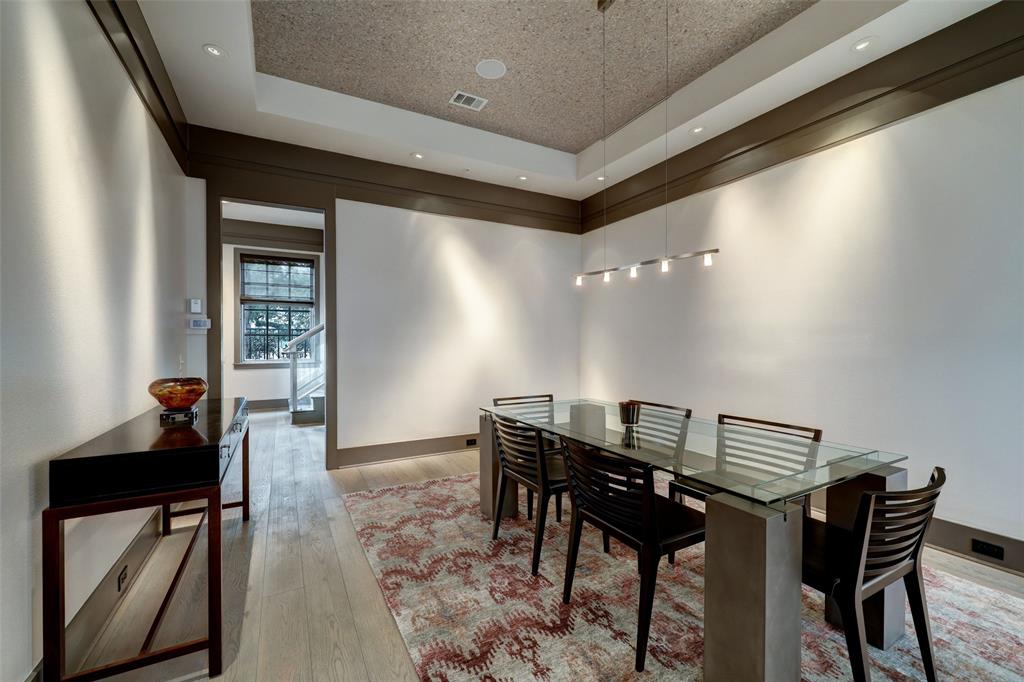 1743 Sunset Boulevard