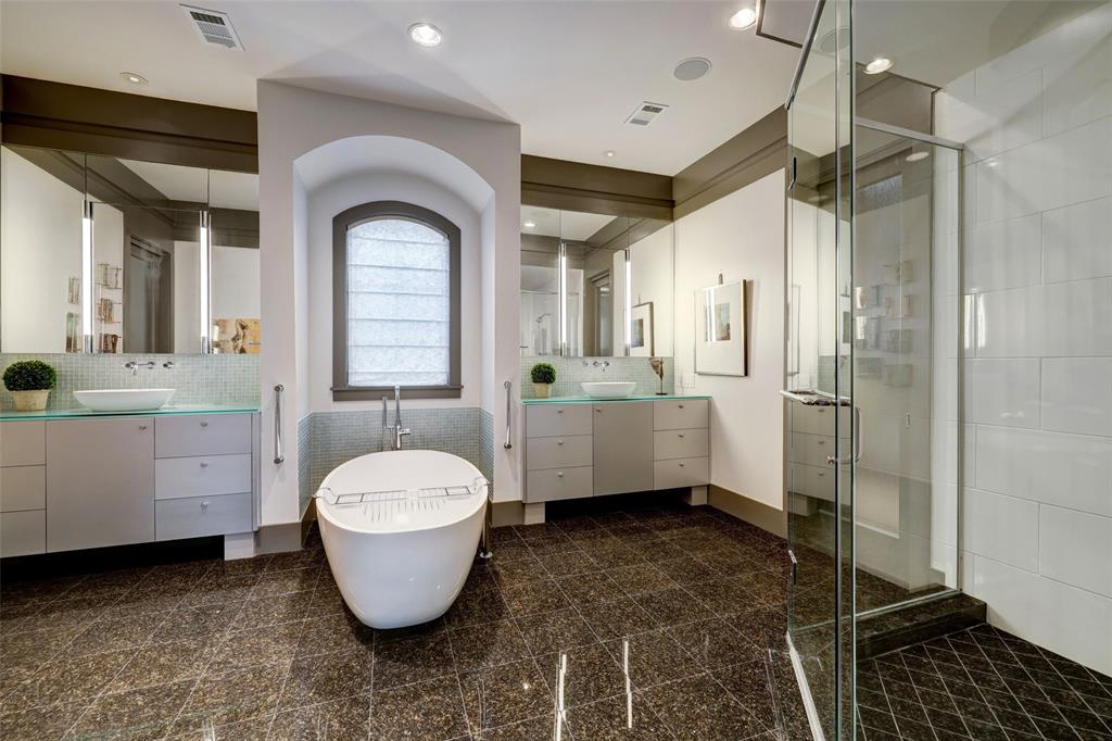 1743 Sunset Boulevard