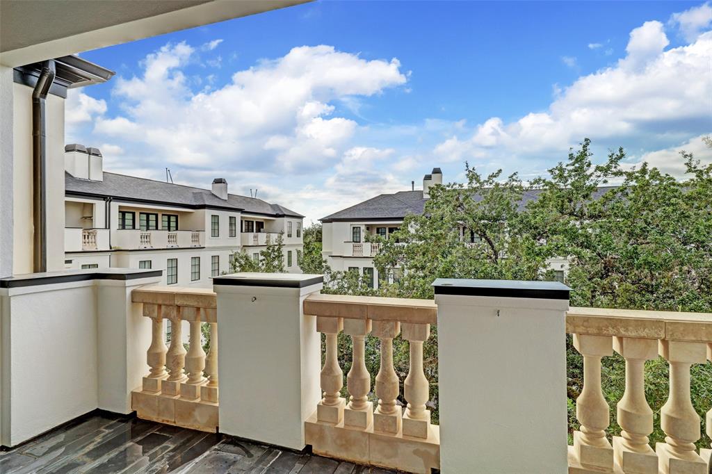 1743 Sunset Boulevard