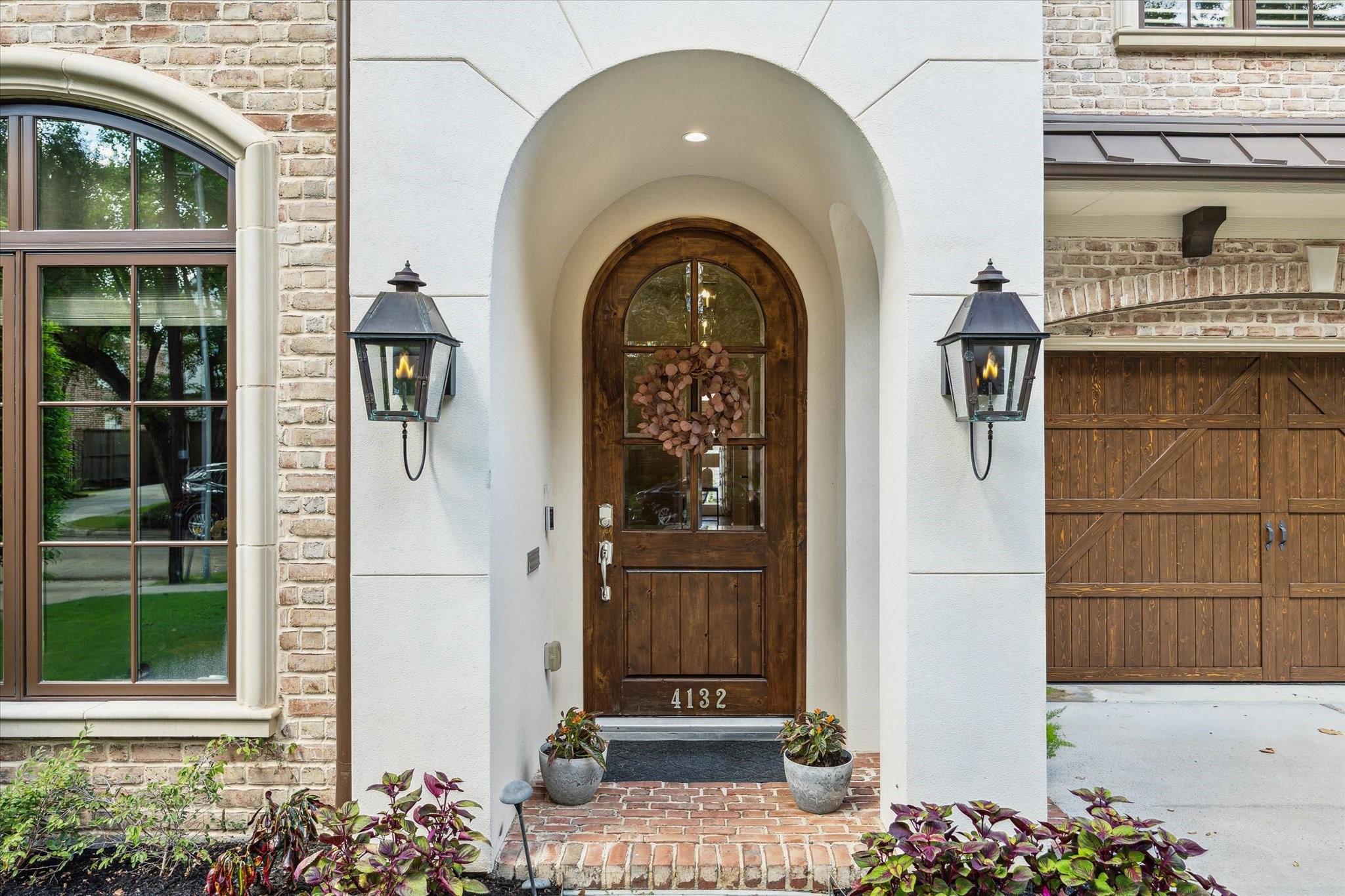 4132 Southwestern Street