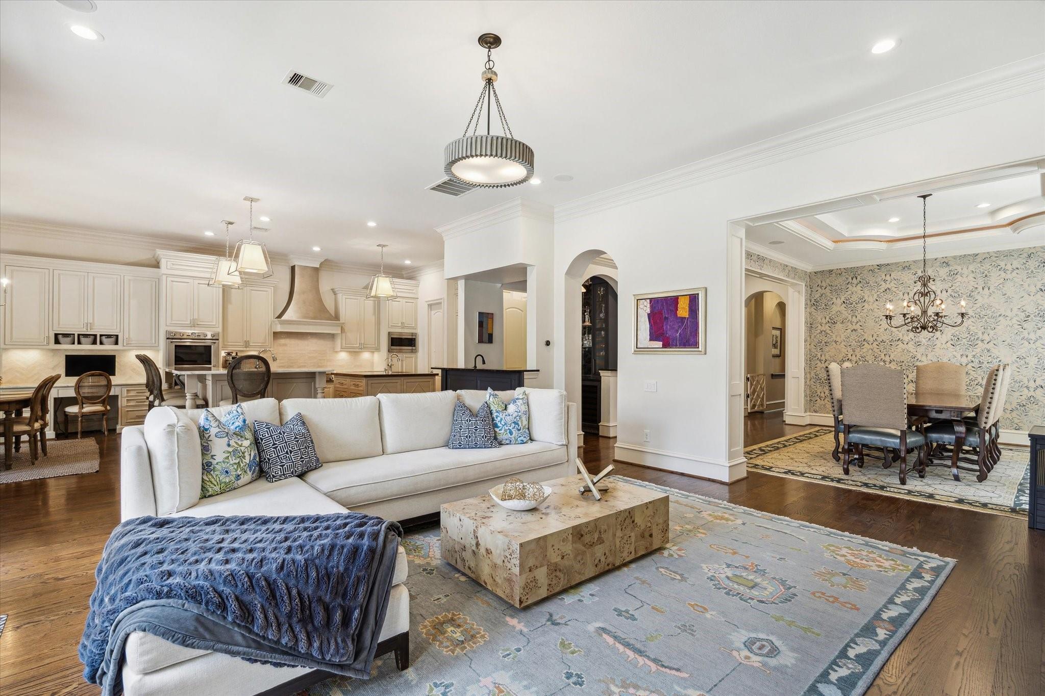 4132 Southwestern Street