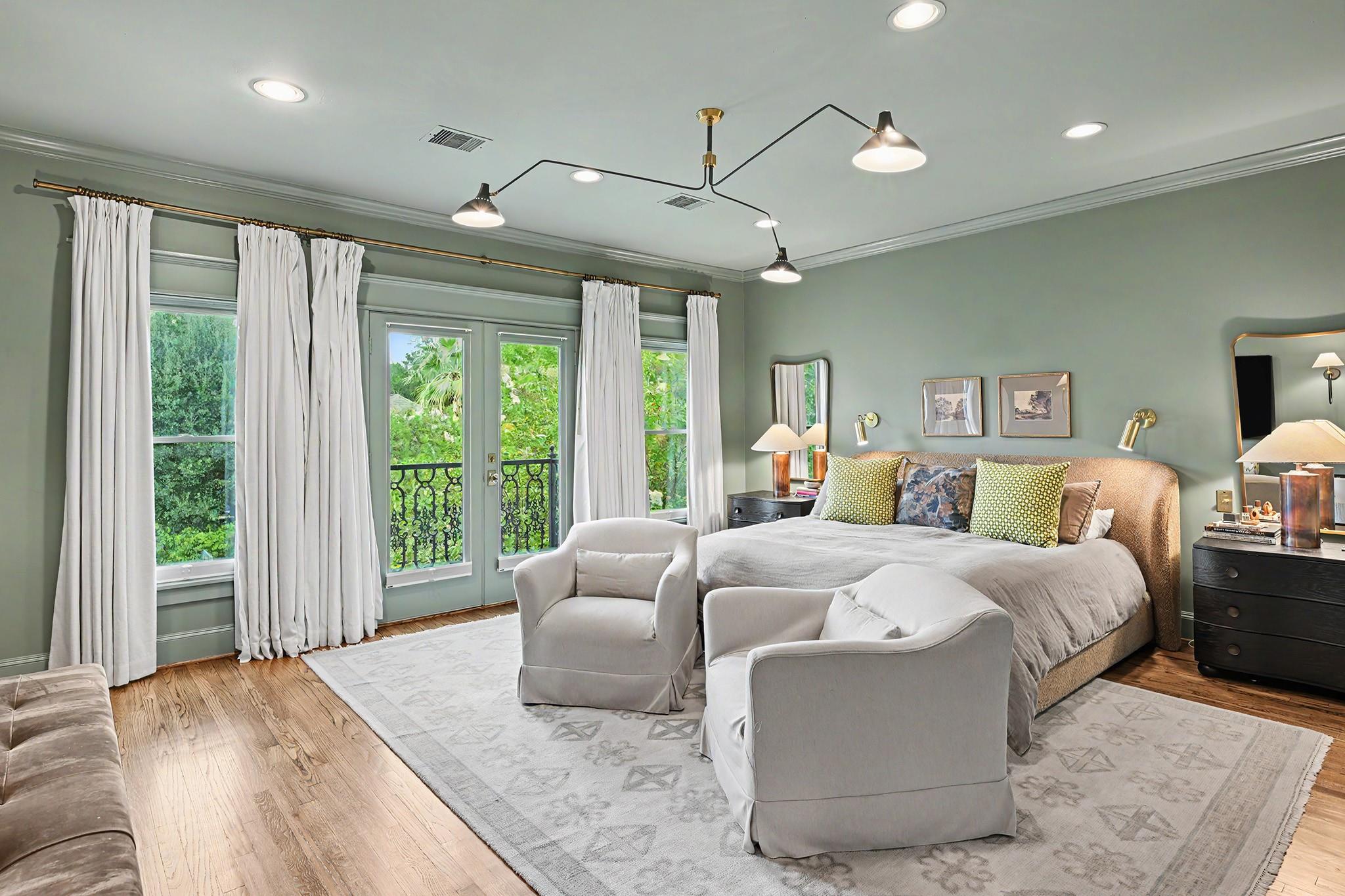 504 W 10th Street