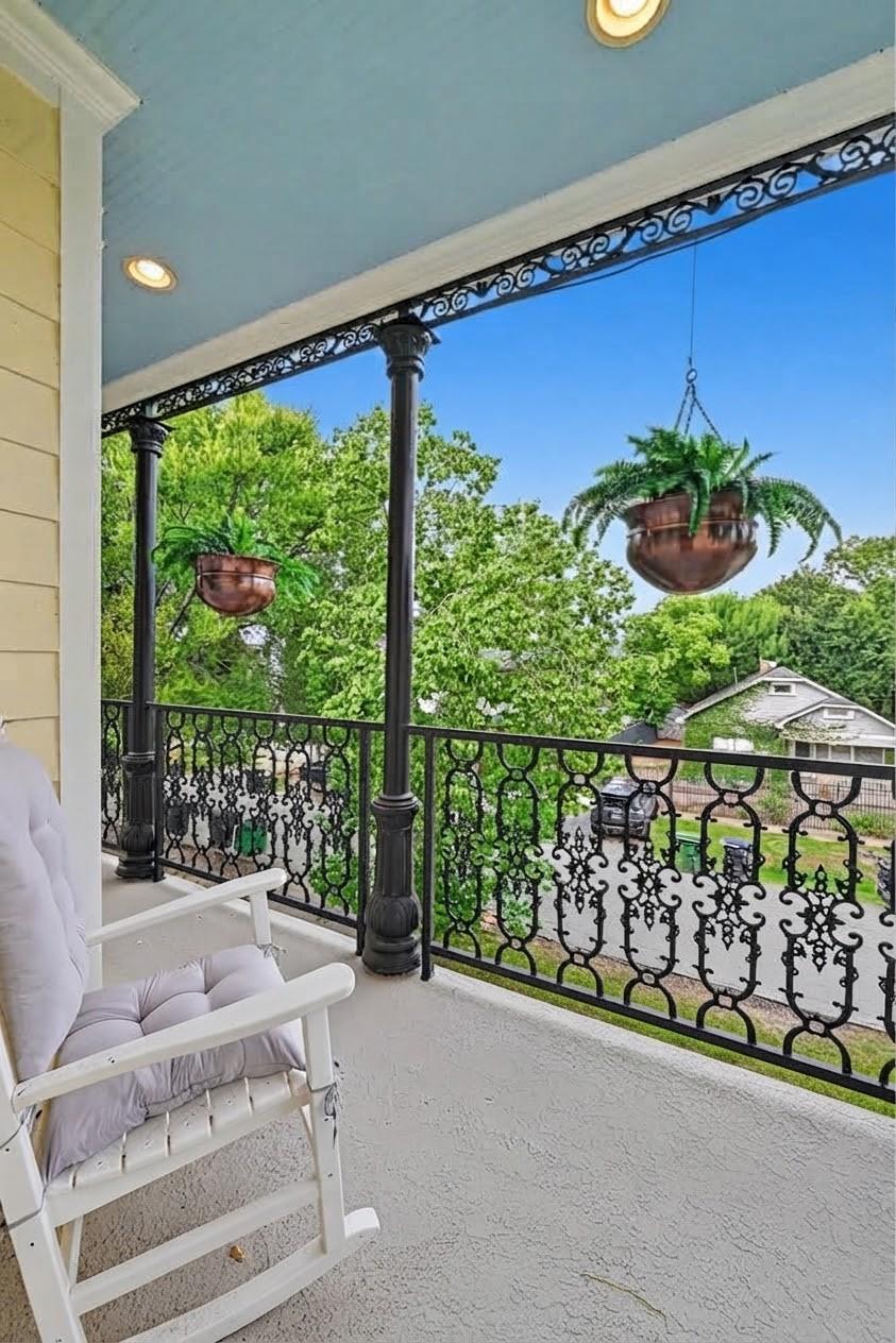 504 W 10th Street
