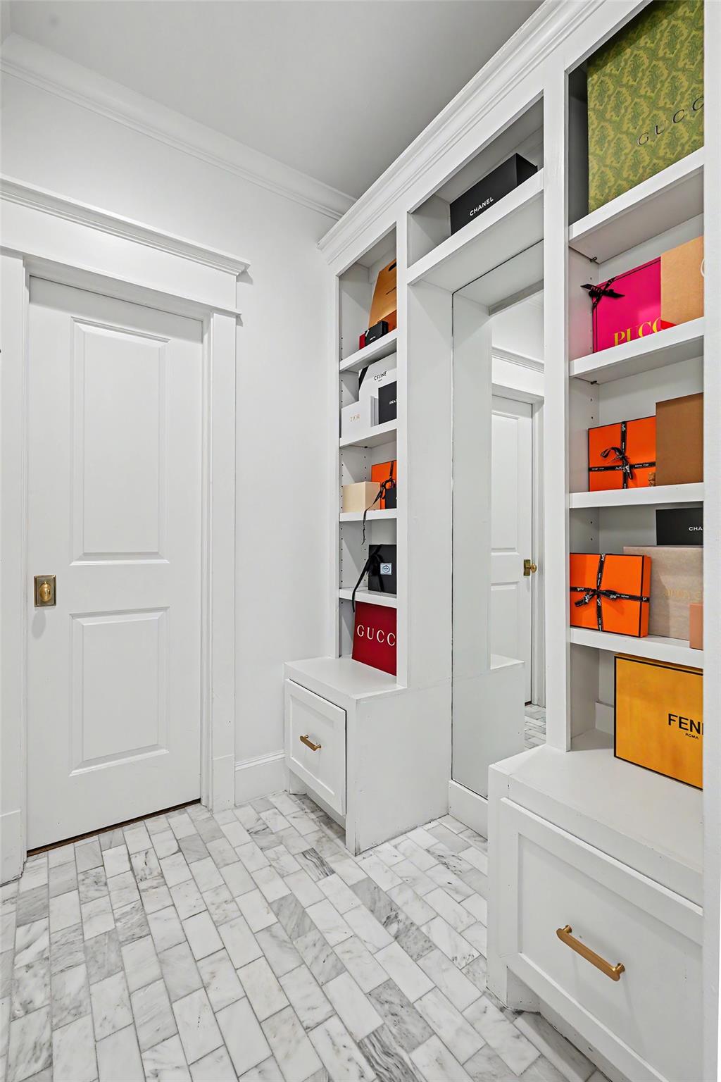 504 W 10th Street