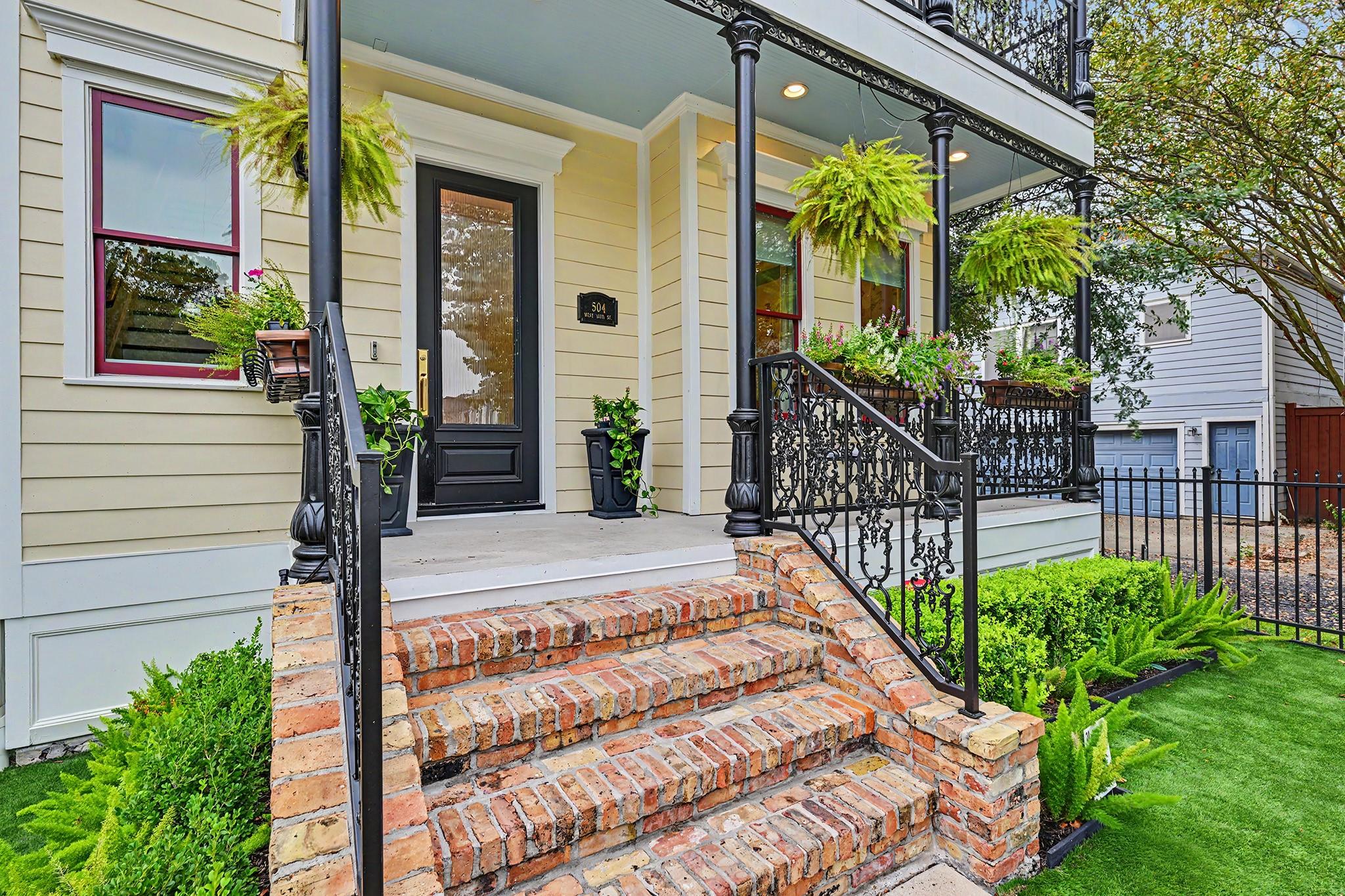 504 W 10th Street