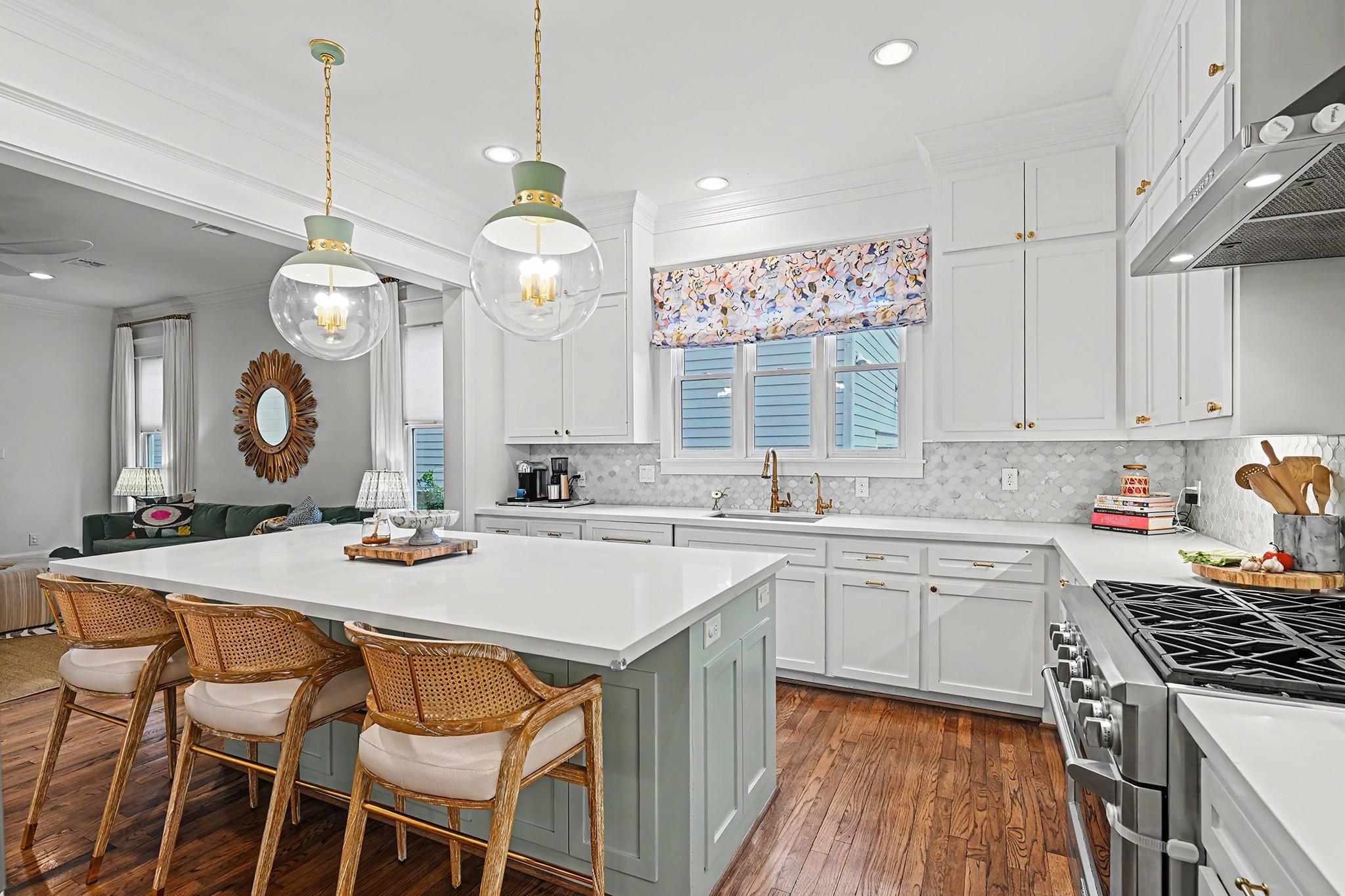 504 W 10th Street