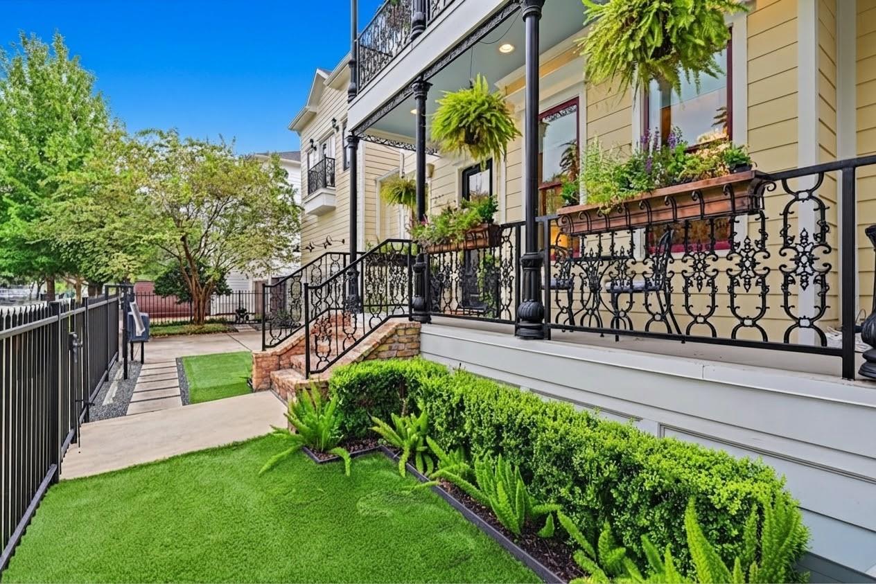 504 W 10th Street