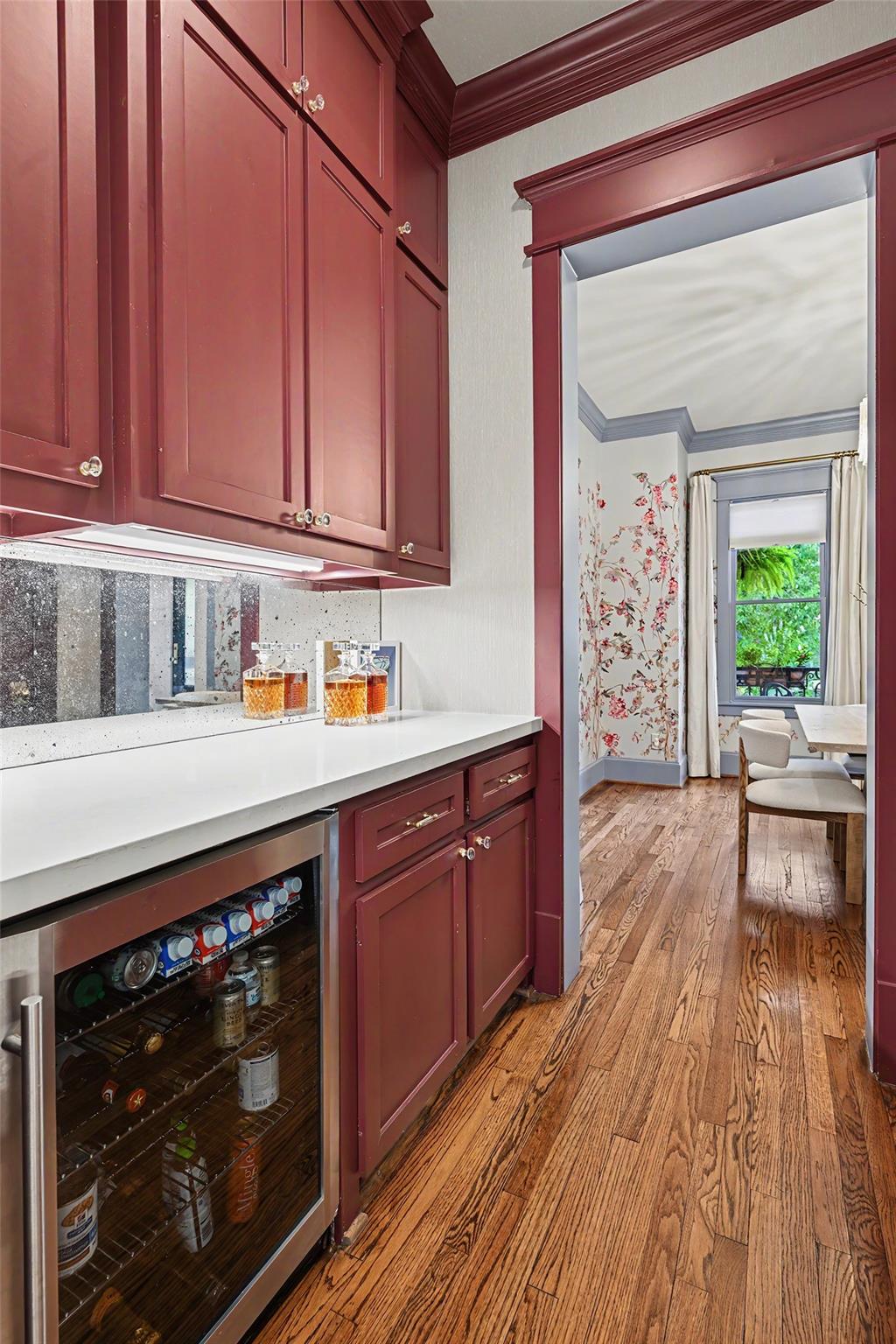 504 W 10th Street