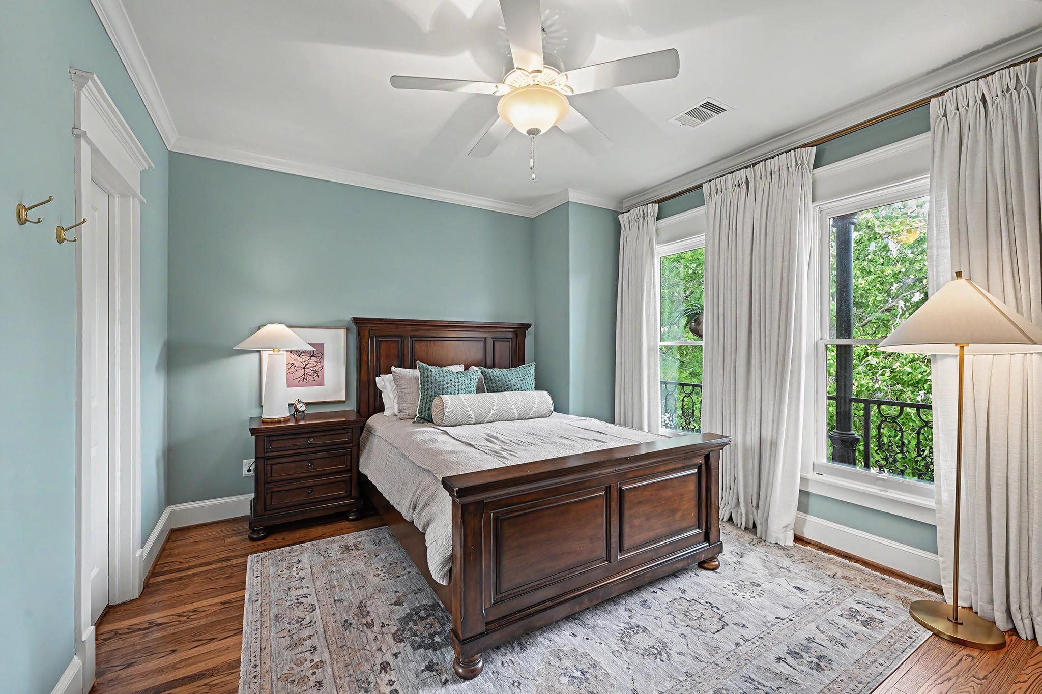 504 W 10th Street