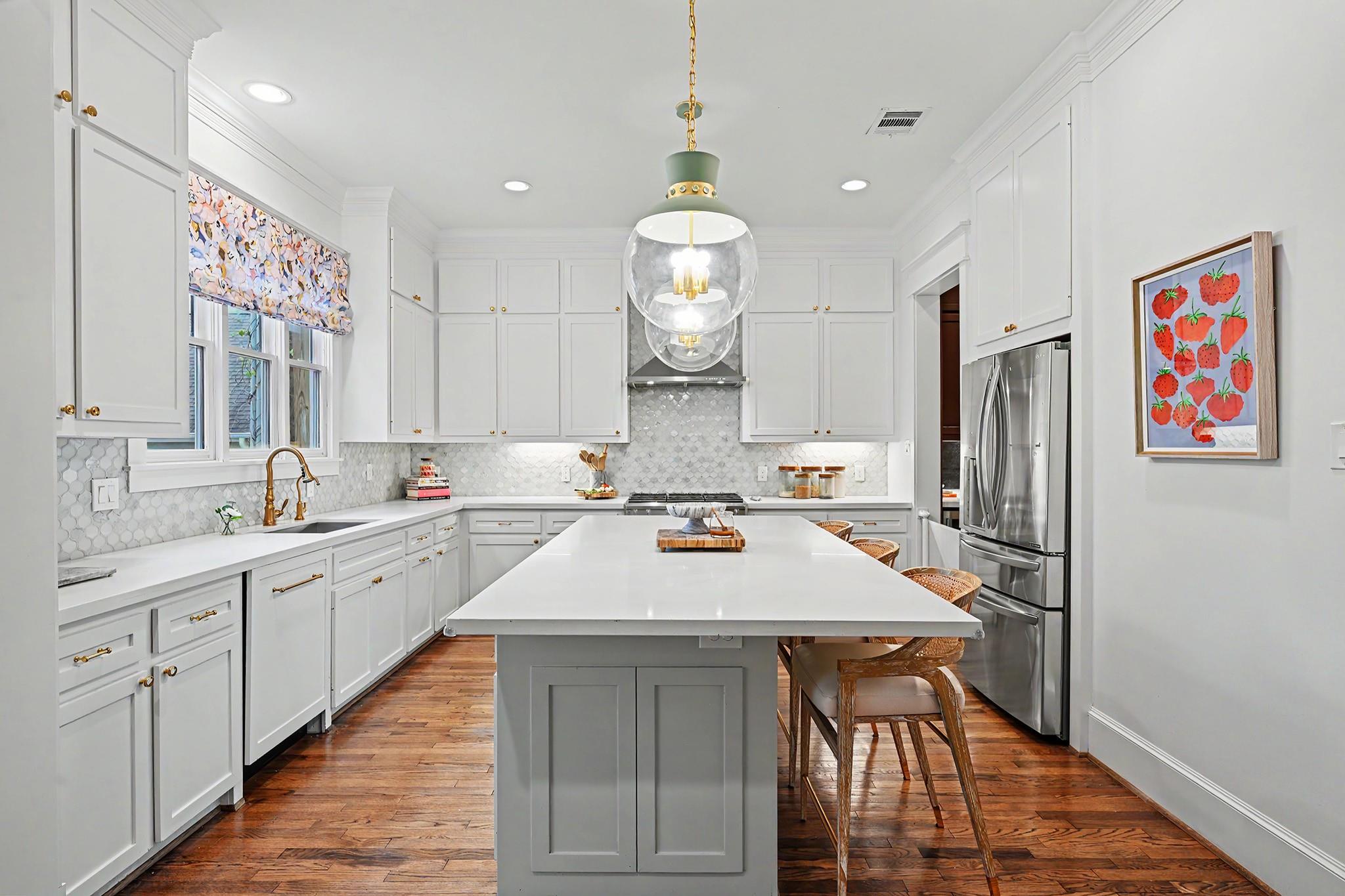 504 W 10th Street