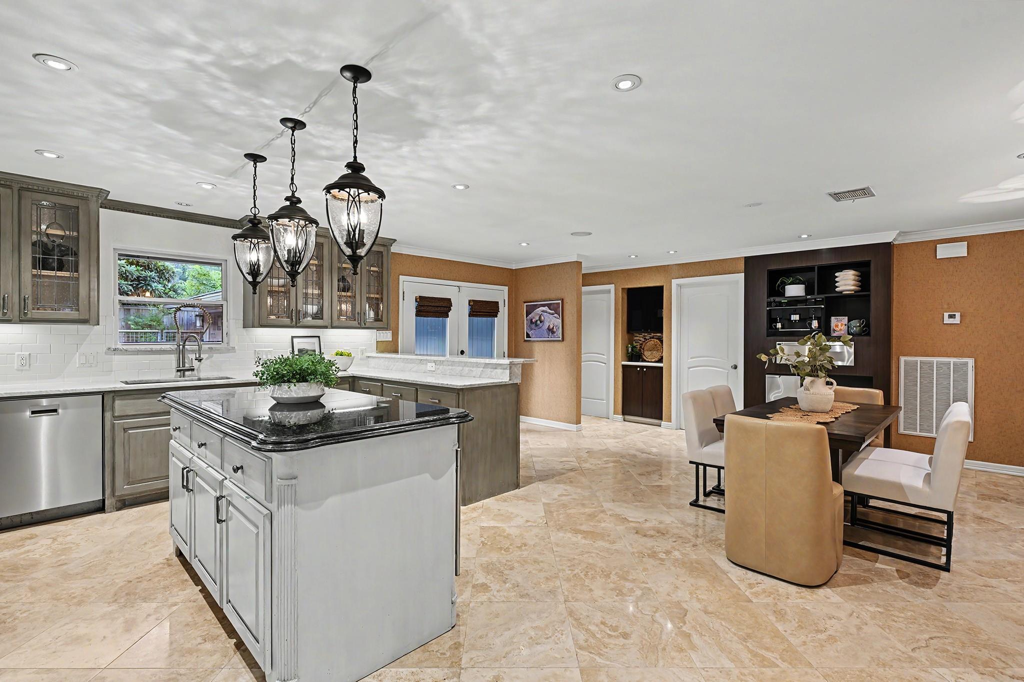 10034 Meadow Lake Lane