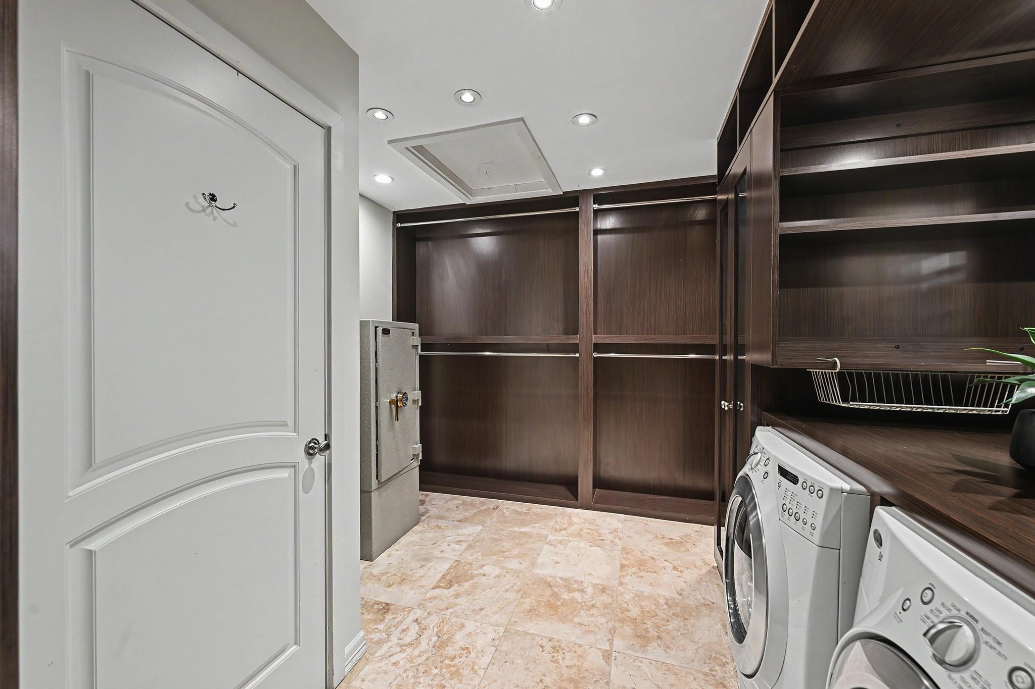 10034 Meadow Lake Lane