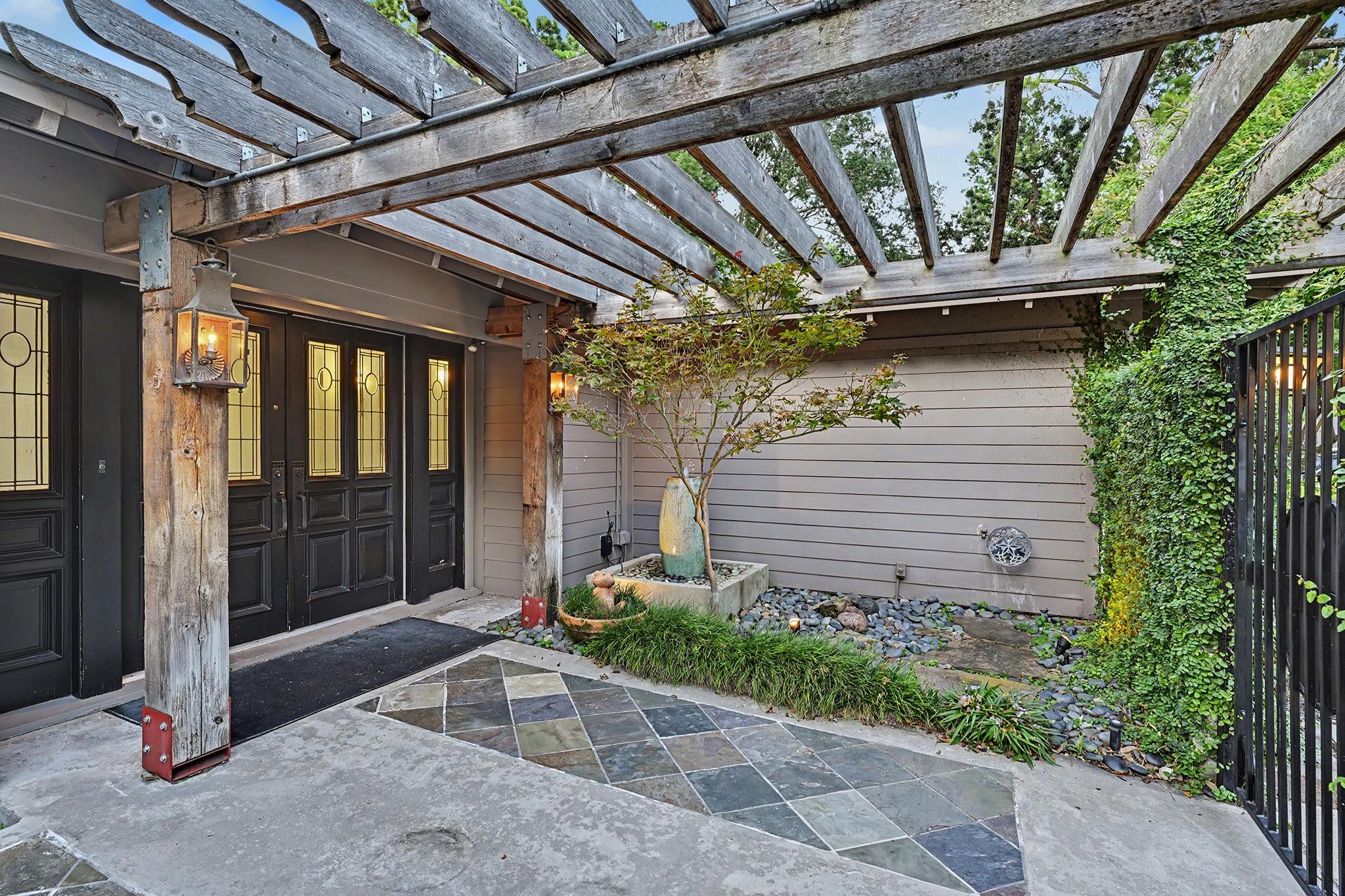 10034 Meadow Lake Lane