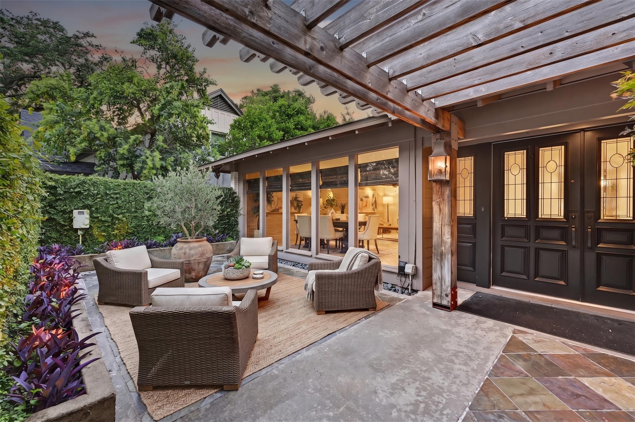 10034 Meadow Lake Lane