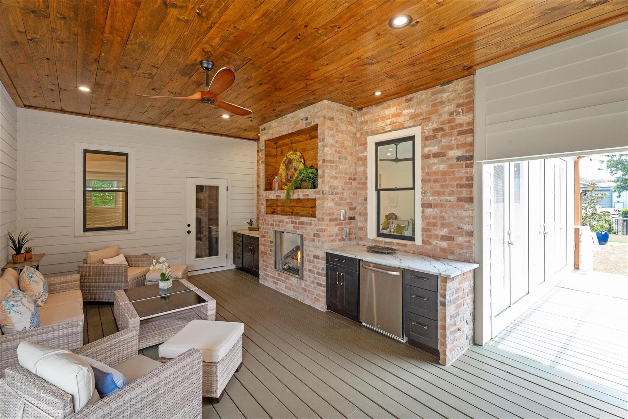 1543 Columbia Street