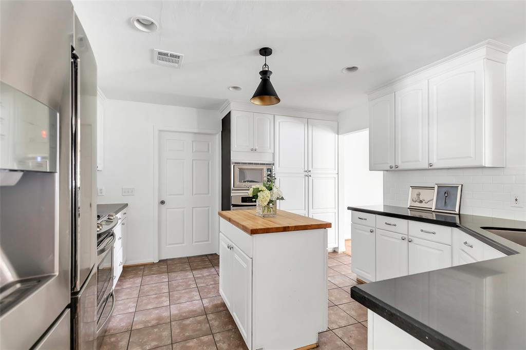 6214 Grovewood Lane