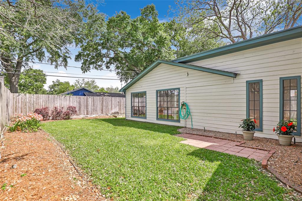 6214 Grovewood Lane