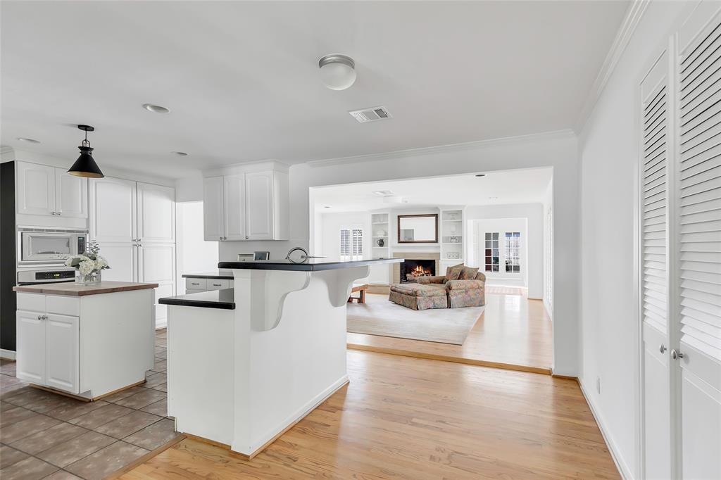 6214 Grovewood Lane