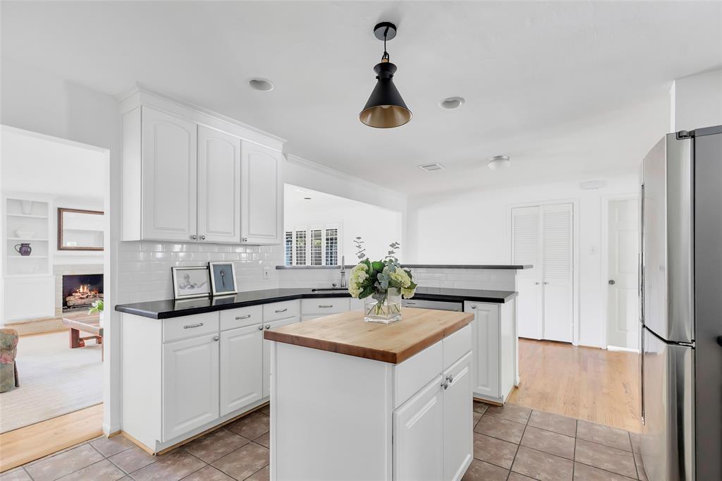 6214 Grovewood Lane