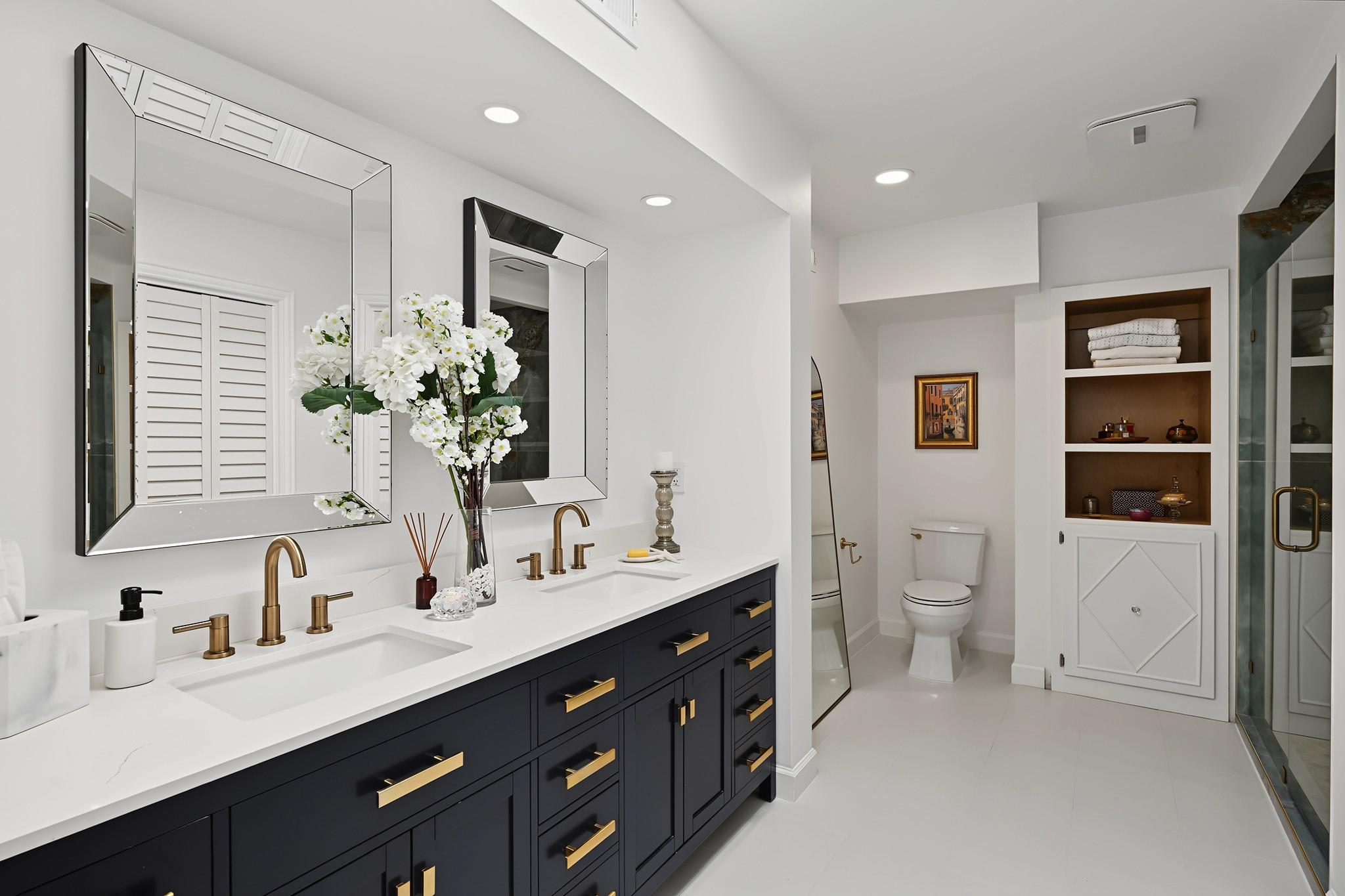 2216 Amberly Court