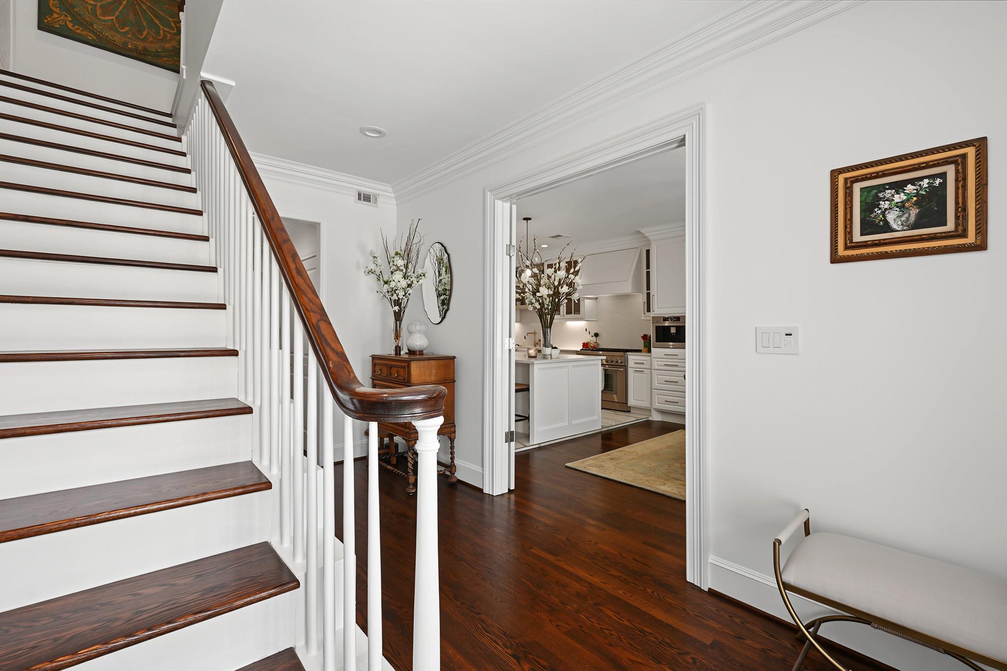 2216 Amberly Court