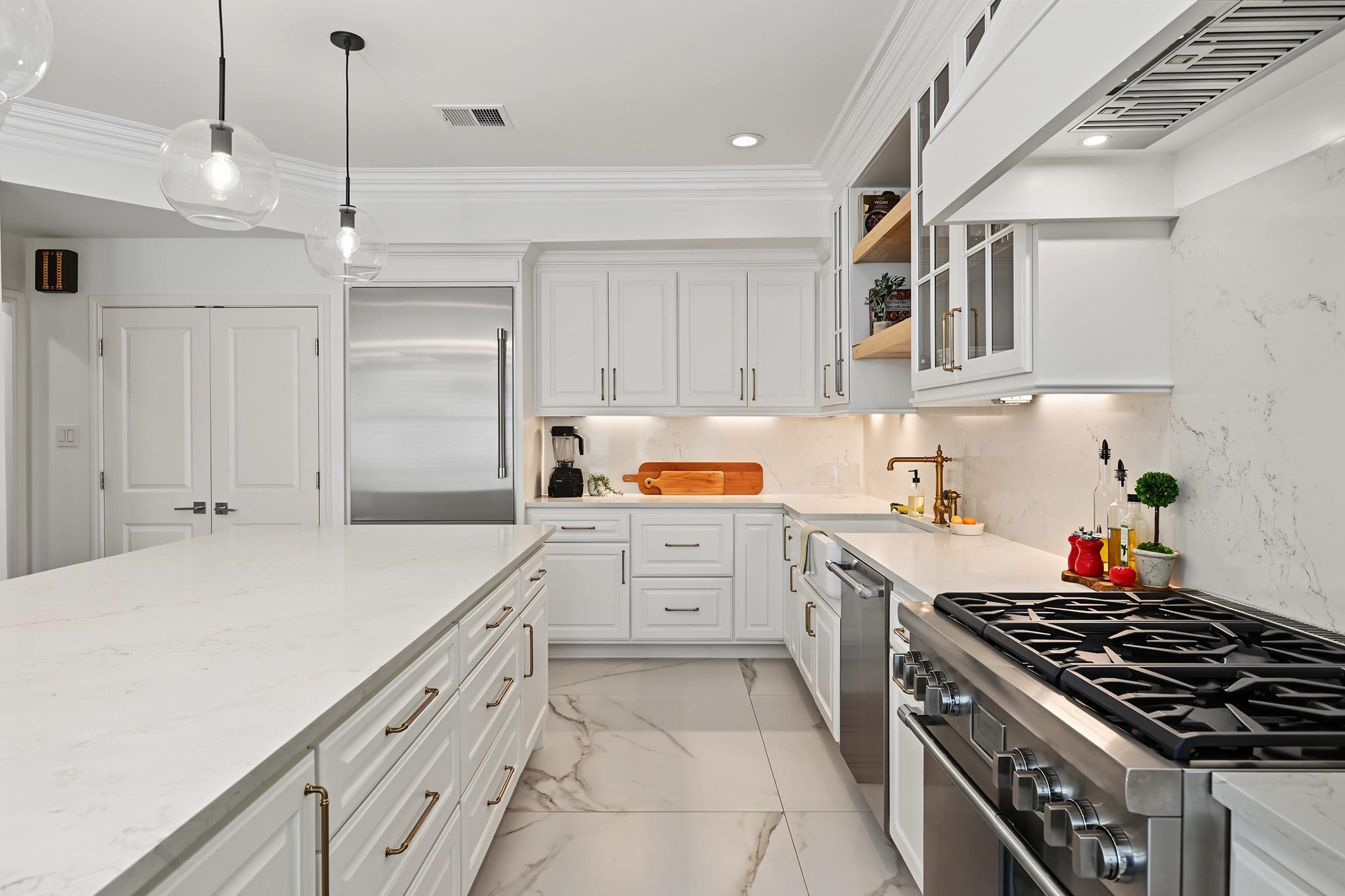 2216 Amberly Court
