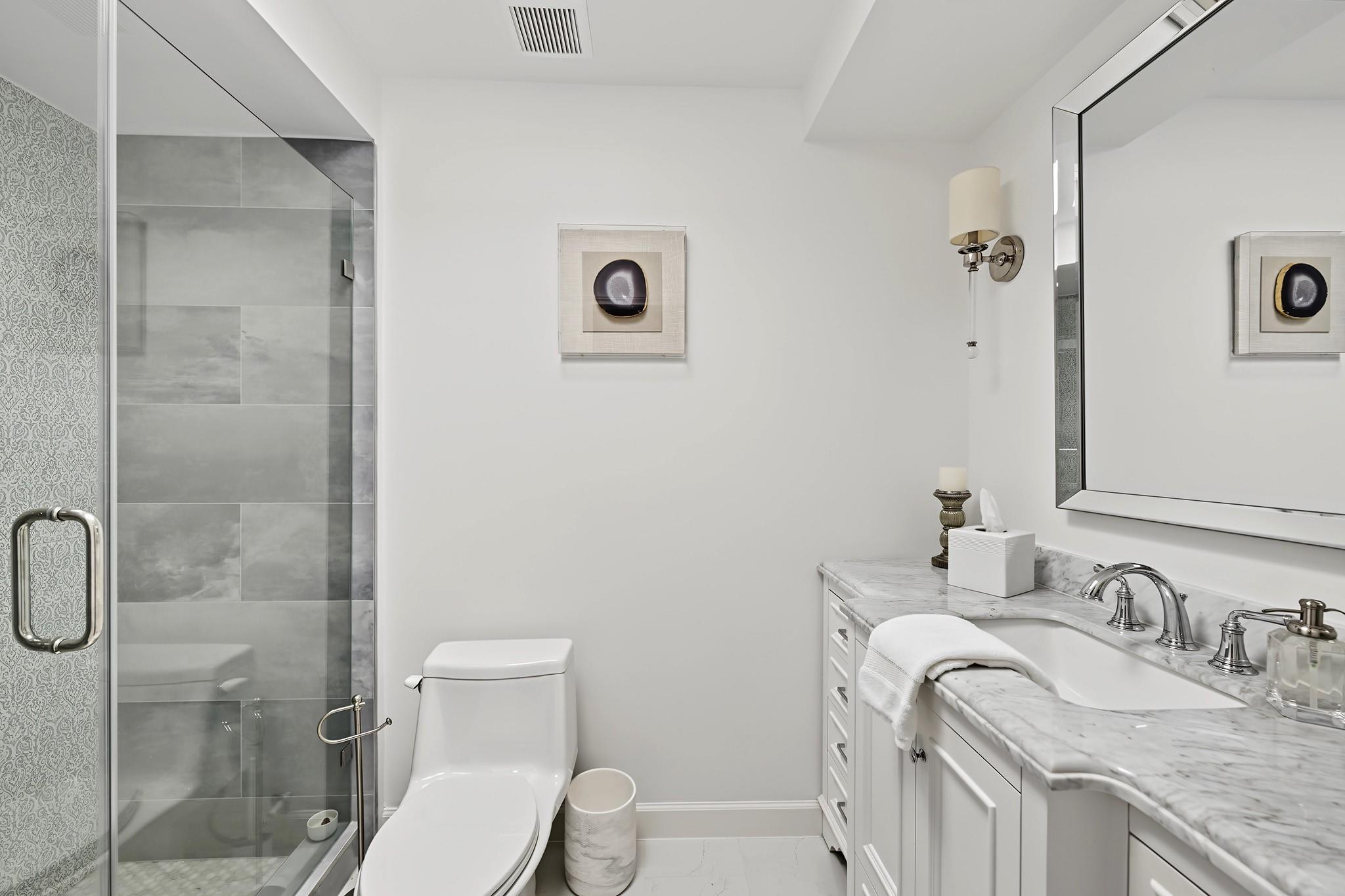 2216 Amberly Court