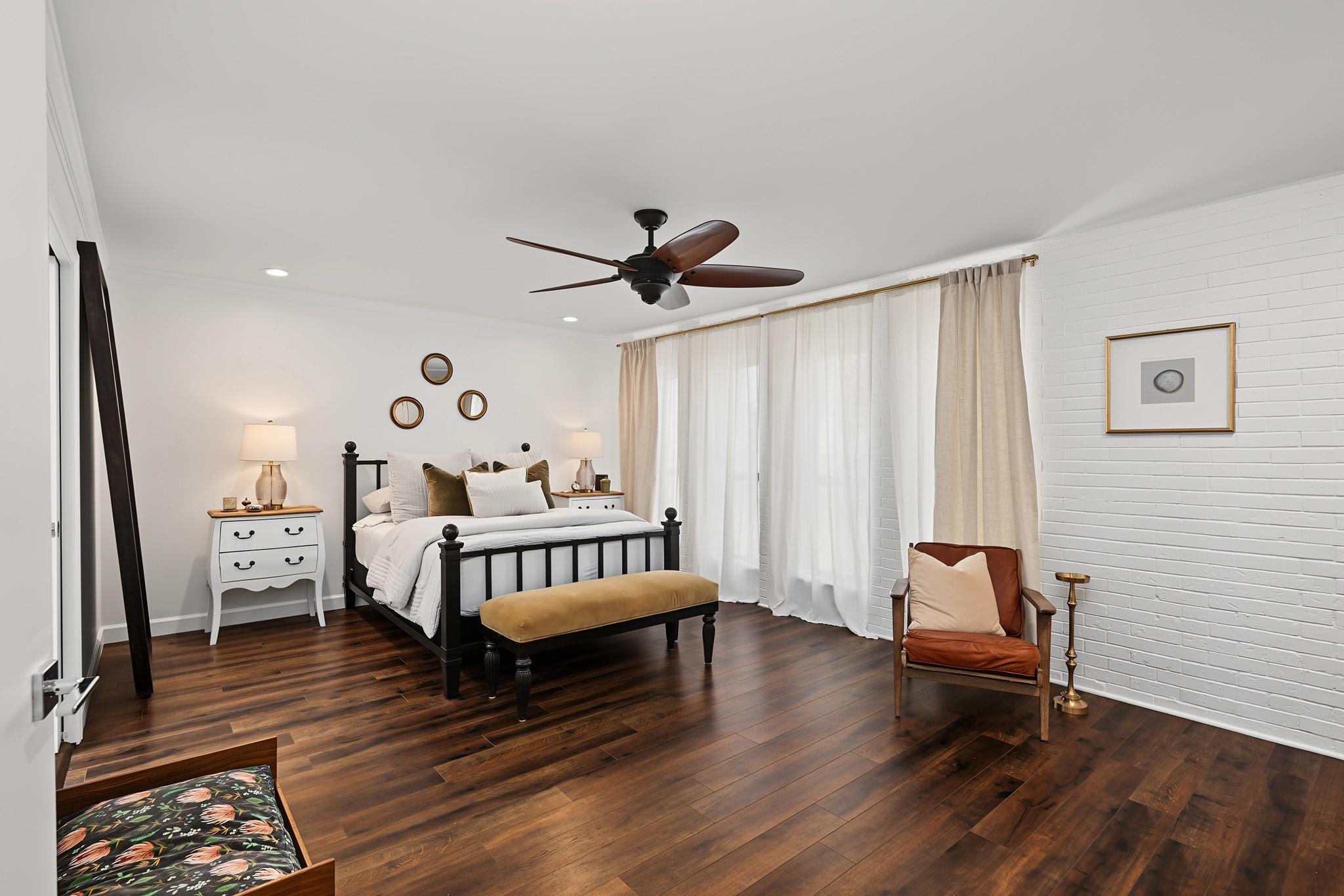 2216 Amberly Court