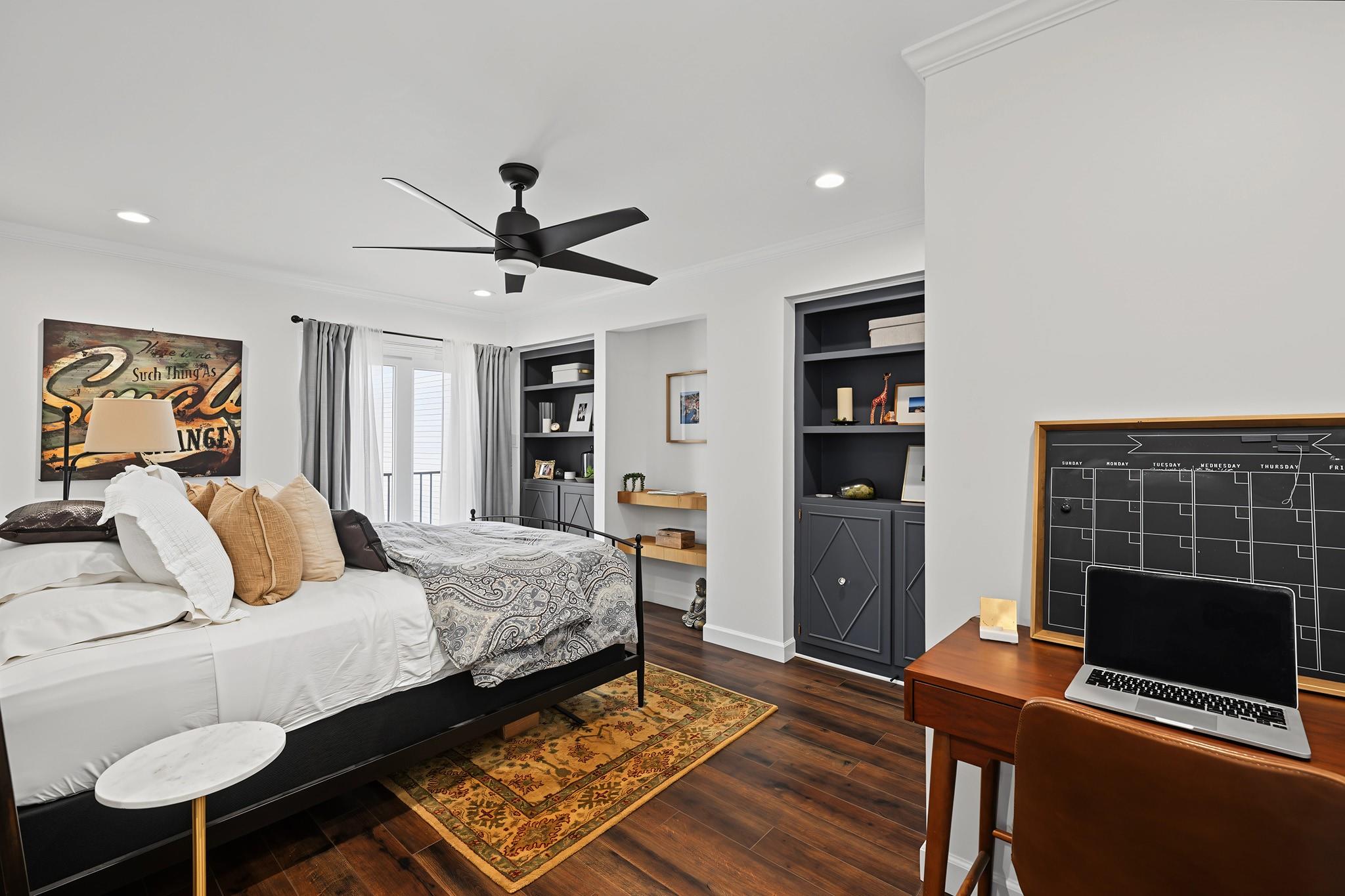 2216 Amberly Court