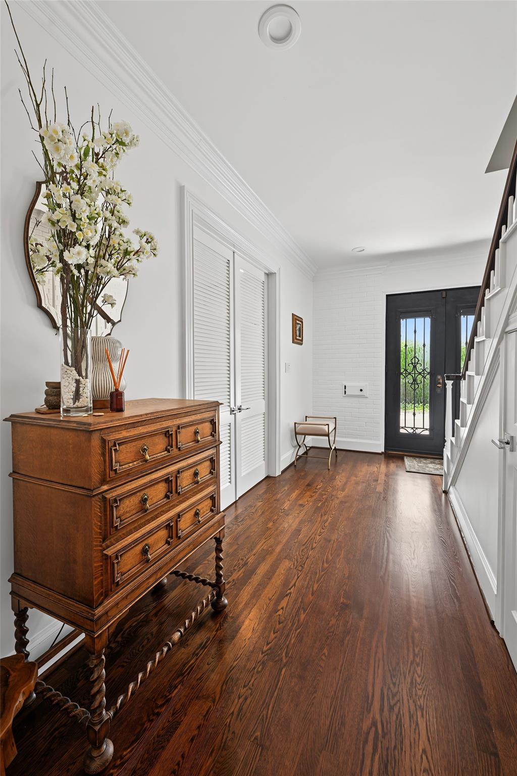 2216 Amberly Court