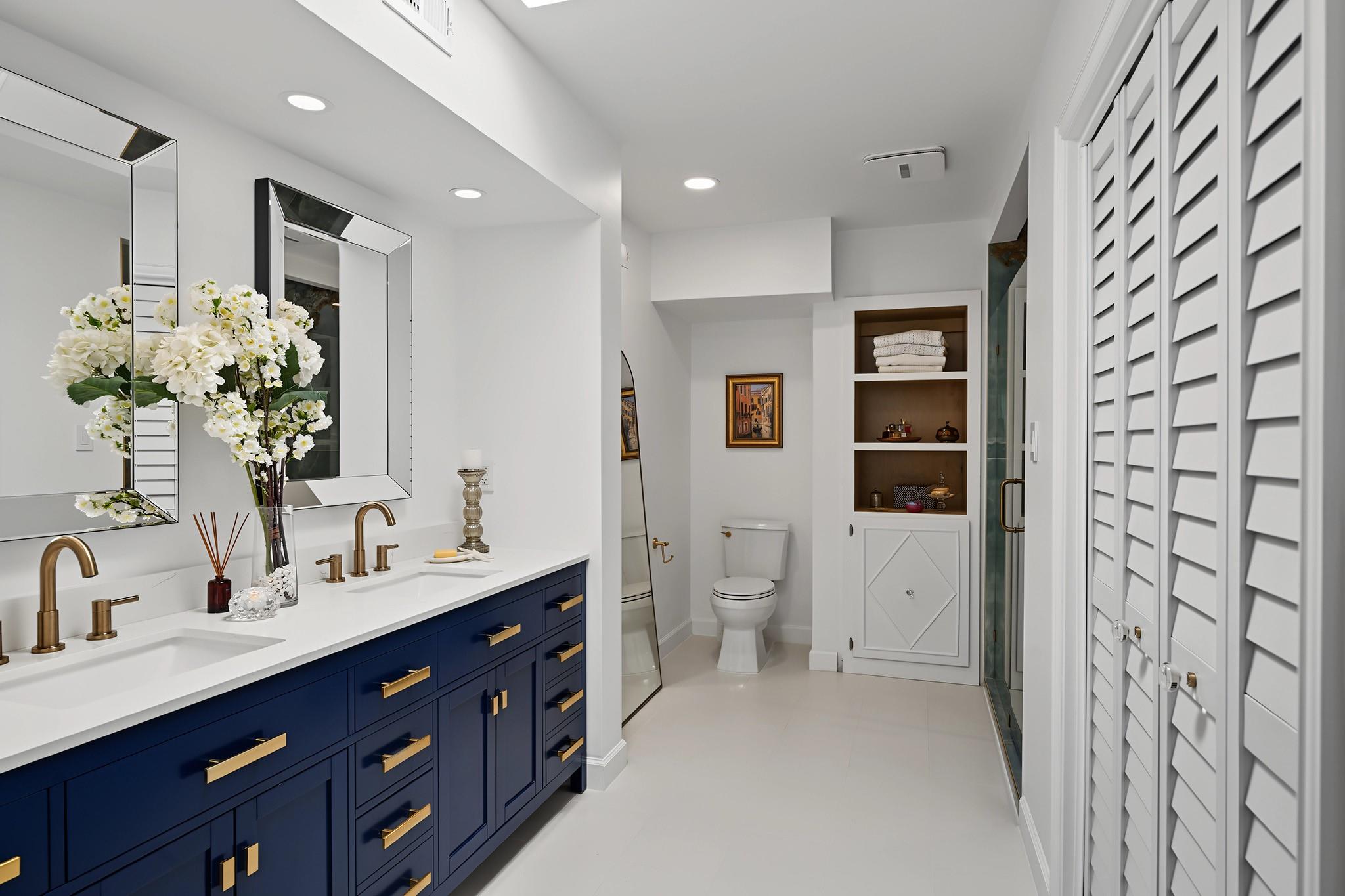 2216 Amberly Court