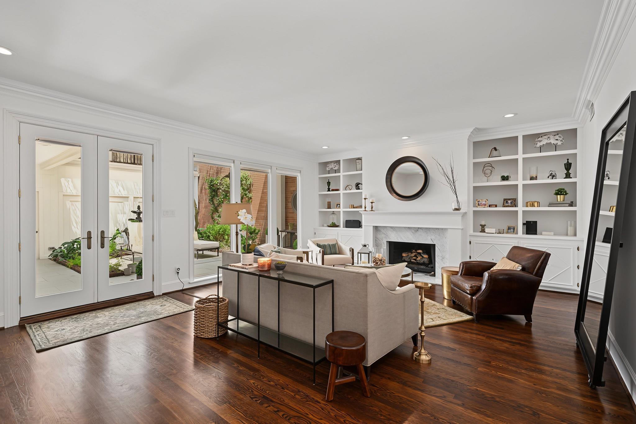 2216 Amberly Court