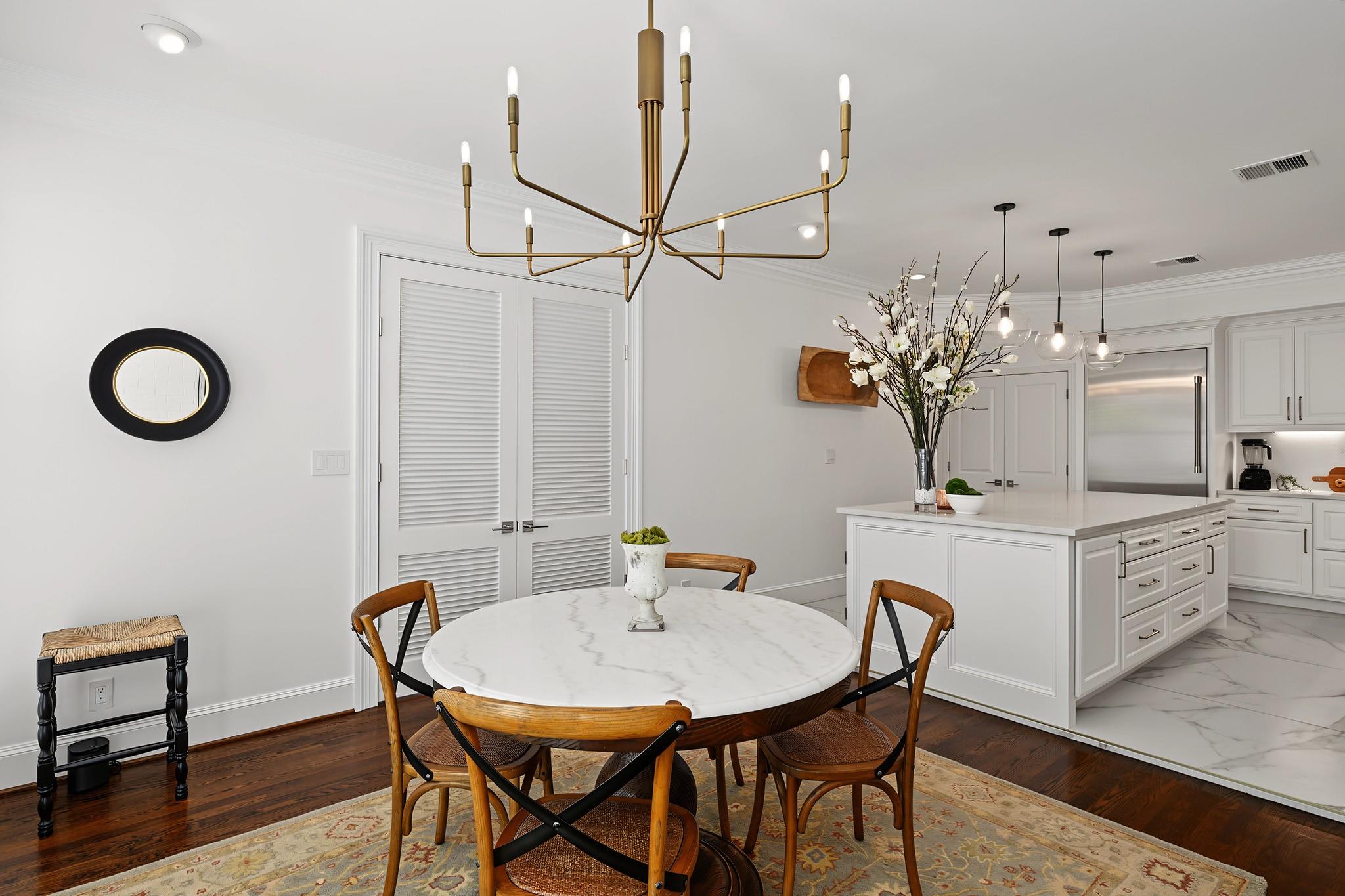 2216 Amberly Court