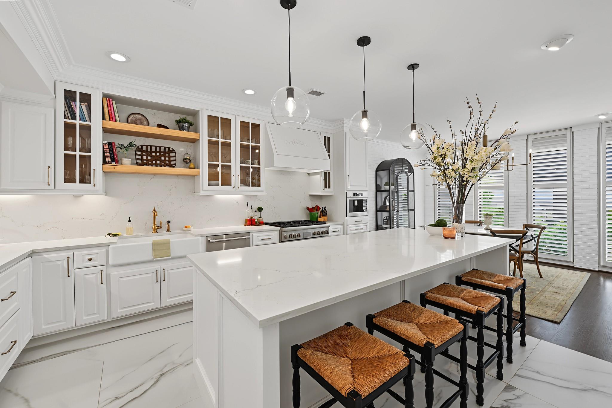 2216 Amberly Court