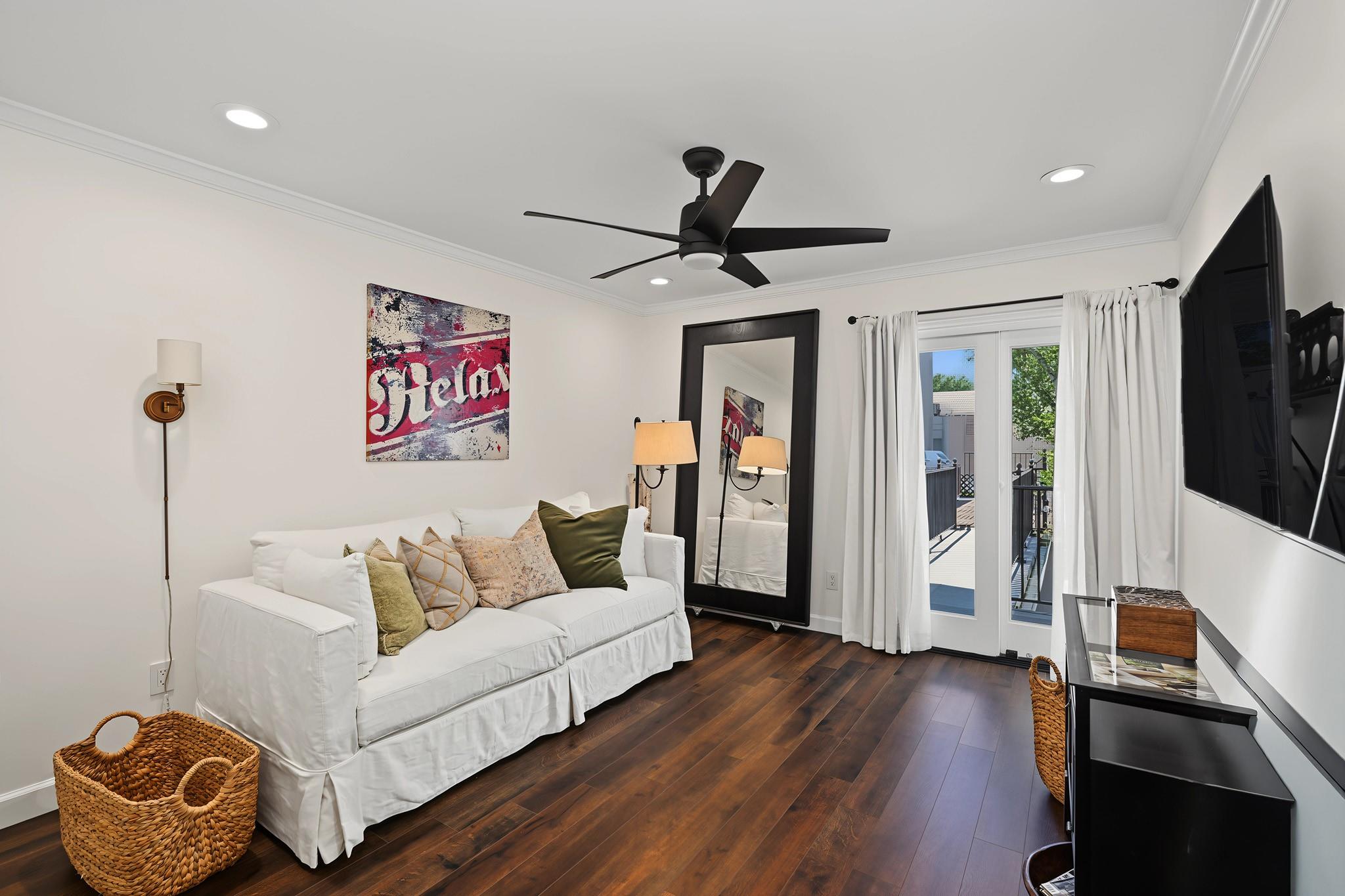 2216 Amberly Court